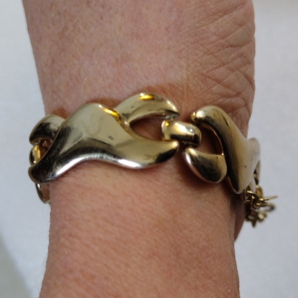 Monet beautiful faux gold linked bracelet. - Picture 2 of 8